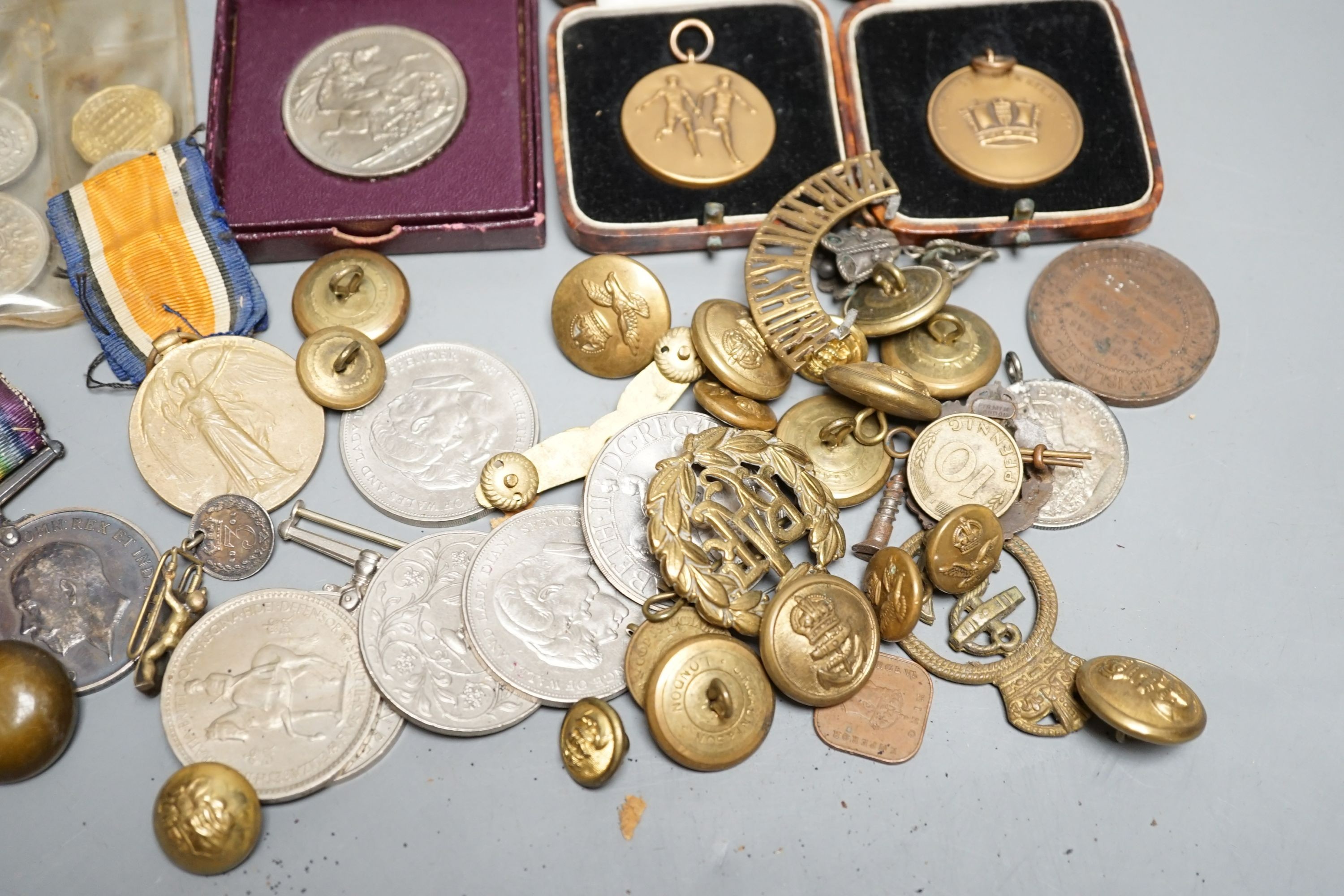 Mixed WW2 medals and coins